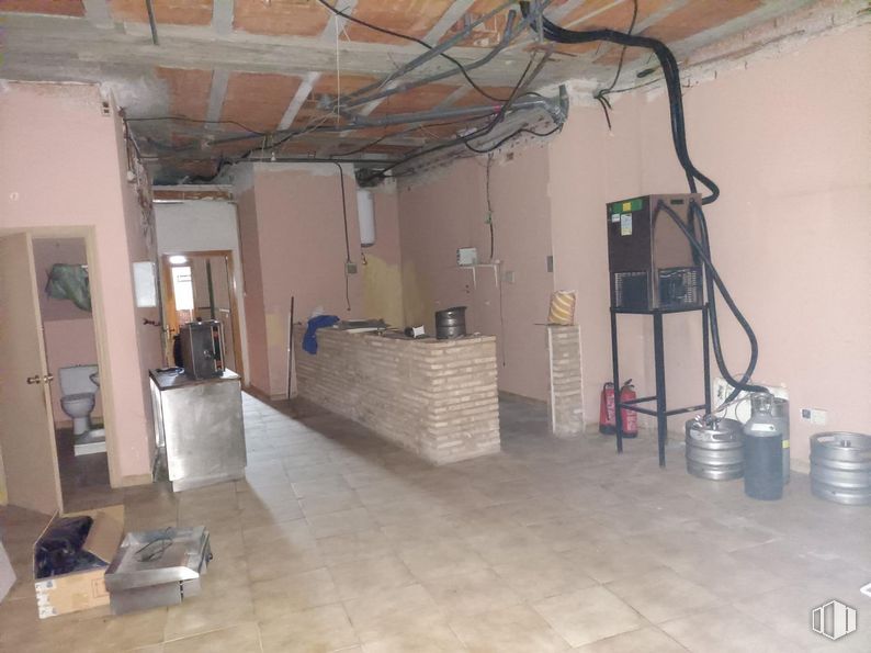 Local en venta en Avenida Portugal, Toledo, 45005 con interiorismo, madera, edificio, suelo, pared, suelos, gas, cableado eléctrico, madera dura y casa alrededor