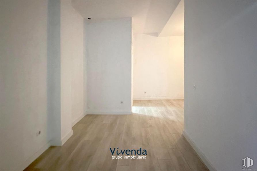 Retail for rent at Zona centro, Móstoles, Madrid, 28937 with door, floor, flooring, wall, wood, wood flooring, interior design, laminate flooring, ceiling and room around