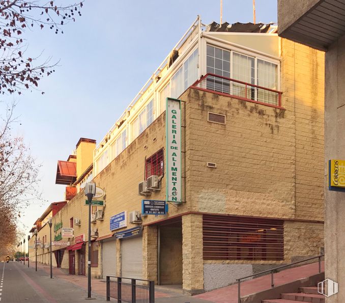 Local en venta en Calle Santillana del Mar, Boadilla del Monte, Madrid, 28660 con ventana, edificio, cielo, diseño urbano, barrio, superficie de carretera, propiedad material, condominio, área residencial y bienes raíces alrededor