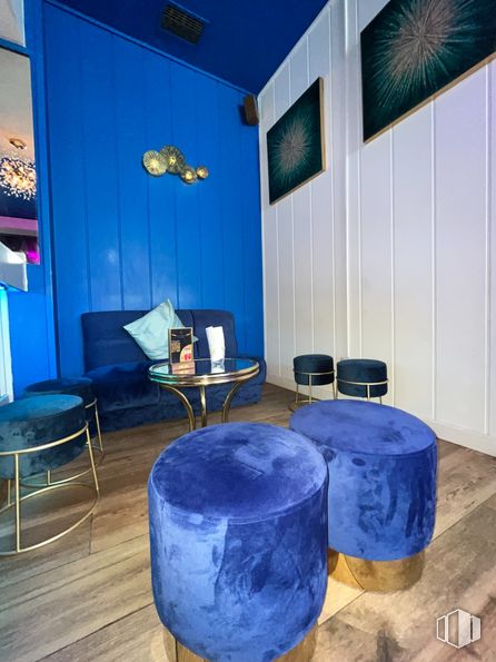 Local en alquiler en Calle San Germán, Tetuán, Madrid, 28020 con mesa, sofá, mueble, propiedad, azul, azure, morado, interiorismo, suelo y pared alrededor