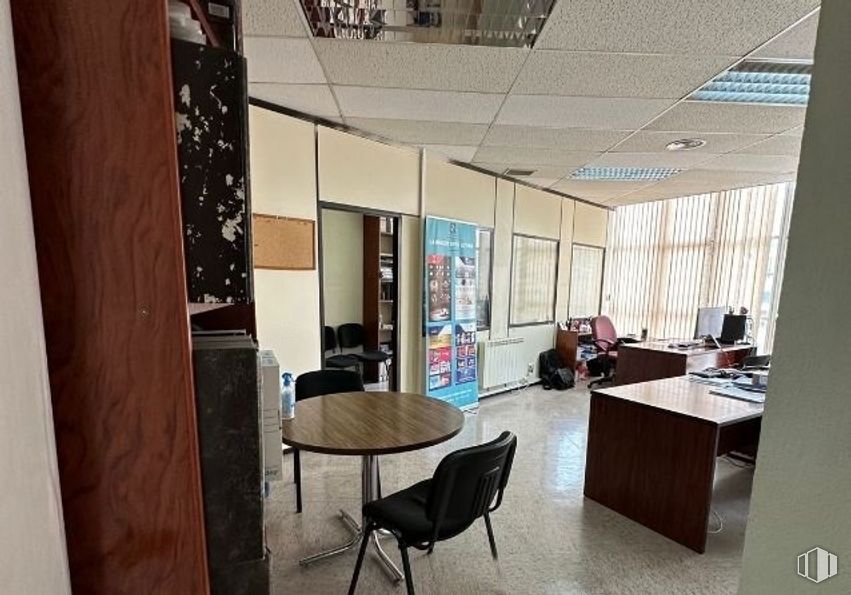 Industrial for rent at Edificio Indubuilding, Calle Tomás Bretón, Arganzuela, Madrid, 28045 with chair, desk, coffee table, table, furniture, interior design, flooring, floor, wood and building around