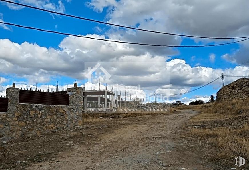 Suelo en venta en Camino Fuente del Molino, Segovia, 40195 con nube, cielo, línea eléctrica aérea, pendiente, electricidad, edificio, zona residencial, asfalto, relieve montañoso y paisaje alrededor