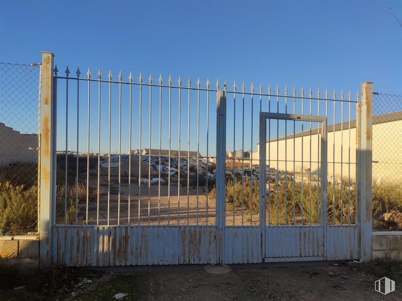 Suelo en venta en Carretera Puebla, Quintanar de la Orden, Toledo, 45800 con cielo, planta, valla, lote de terreno, material compuesto, fachada, gas, árbol, paisaje y vallado de viviendas alrededor