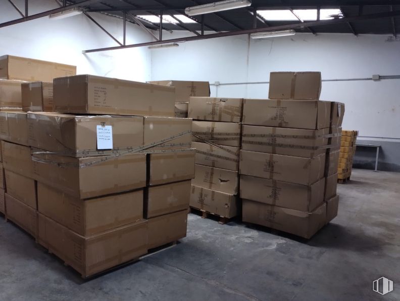 Industrial for sale at Calle Juan Ramón Jiménez, Corral de Almaguer, Toledo, 45880 with box, shipping box, package delivery, wood, packaging and labeling, carton, hardwood, flooring, cardboard and plywood around