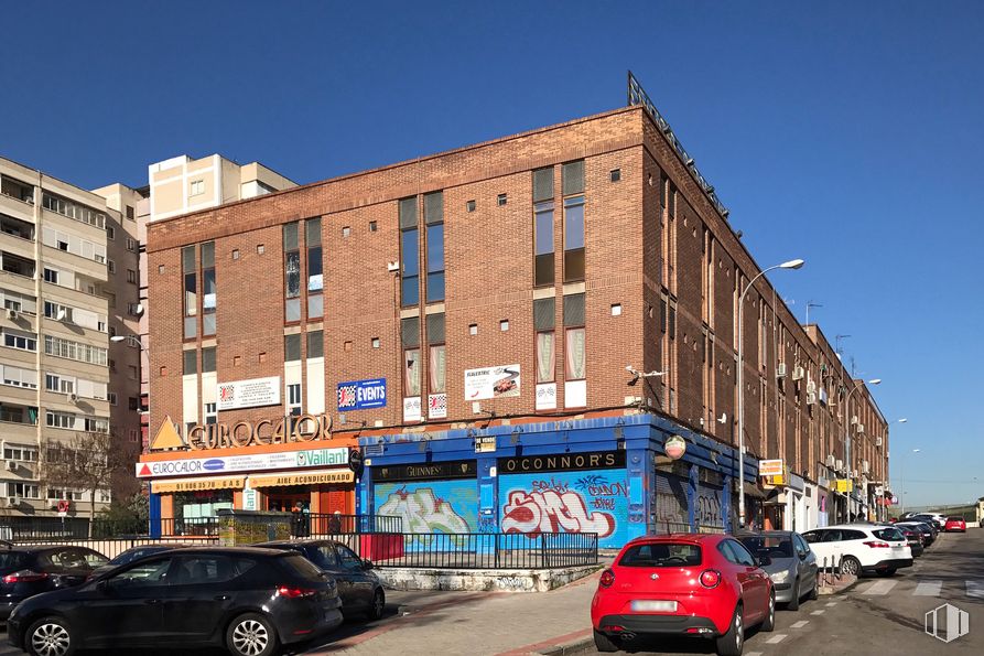 Local en venta en Calle Gerona, 2, Fuenlabrada, Madrid, 28945 con coche, edificio, cielo, vehículo terrestre, neumático, ventana, luz de estacionamiento automotriz, rueda, vehículo y vehículo de motor alrededor