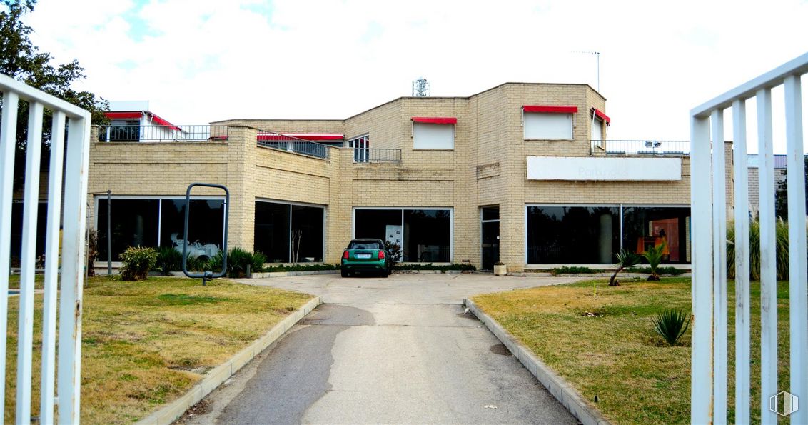 Nave en venta en Polígono industrial Los Areneros, Rivas-Vaciamadrid, Madrid, 28529 con coche, planta, cielo, ventana, nube, edificio, vehículo, puerta, barrio y zona residencial alrededor