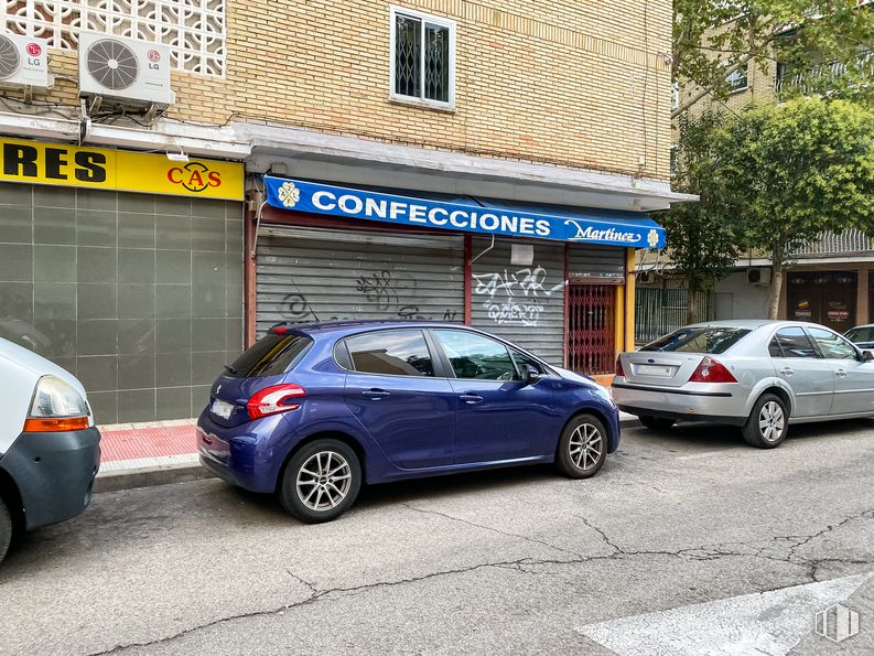 Retail for sale at Calle San Antón, 72, Parla, Madrid, 28980 with car, wheel, window, tire, land vehicle, vehicle, vehicle registration plate, automotive lighting, motor vehicle and automotive tire around