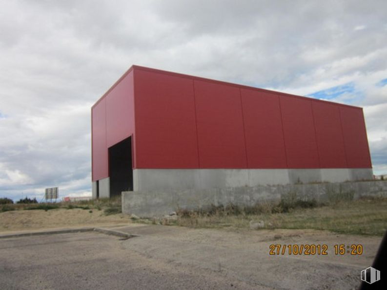 Industrial for sale at Polígono Industrial Valdolí, Torrijos, Toledo, 45500 with building, cloud, sky, land lot, asphalt, composite material, facade, commercial building, roof and concrete around