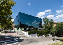 Oficina en alquiler en Avenida Europa, 34 D, Moncloa - Aravaca, Madrid, 28023 con edificio, nube, cielo, planta, árbol, diseño urbano, fachada, edificio comercial, sombra y ciudad alrededor