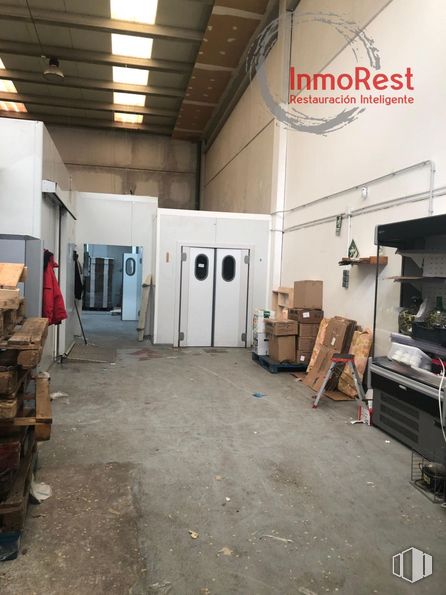 Retail for rent at Zona Arganda del Rey, Arganda del Rey, Madrid, 28500 with wood, automotive design, flooring, floor, tire, gas, parking, machine, asphalt and house around