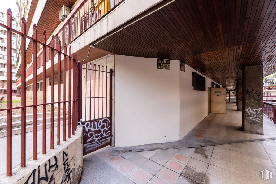 Retail for sale & for rent at Calle Gaztambide, Chamberí, Madrid, 28015 with property, wood, window, building, floor, urban design, facade, brick, real estate and flooring around