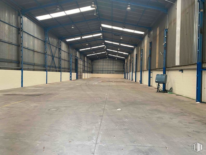 Industrial for sale & for rent at Zona industrial, Camarma de Esteruelas, Madrid, 28816 with floor, metal, concrete, warehouse, building material, factory, daylighting, hall, steel and aluminium around