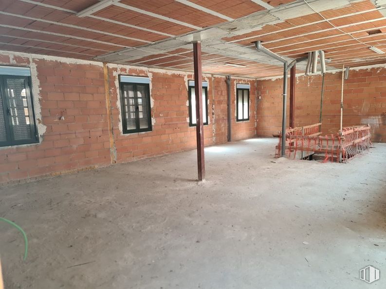 Local en venta en Calle Leopoldo López Infantes, Colmenar de Oreja, Madrid, 28380 con ventana, madera, pasillo, piso, pavimentos, albañilería, ladrillo, material de construcción, techo y área urbana alrededor