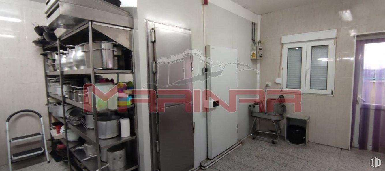 Retail for sale at Carretera Serranillos, Yeles, Toledo, 45220 with window, table, packaged goods, fixture, building, gas, machine, flooring, service and engineering around