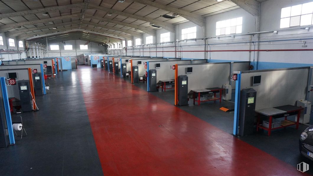 Industrial for rent at Carretera Toledo, Getafe, Madrid, 28905 with window, flooring, floor, ceiling, machine, hall, factory, steel, aluminium and cleanliness around