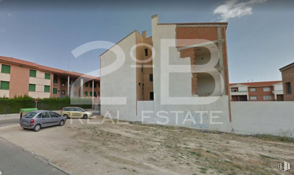 Land for sale at Zona Centro, Yepes, Toledo, 45313 with car, house, sky, building, wheel, window, vehicle, tire, land lot and urban design around