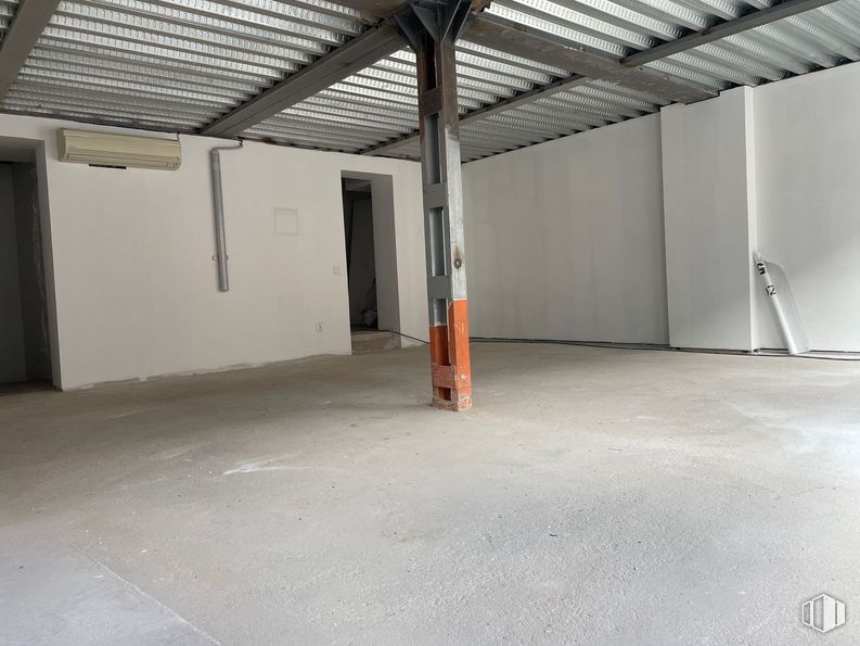 Local en alquiler en Calle Abastos, Aranjuez, Madrid, 28300 con hall, madera, suelos, suelo, sombra, aparcamiento, edificio, techo, haz y hormigón alrededor