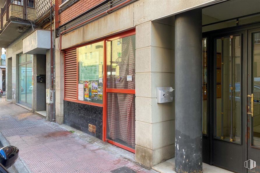 Local en venta en Calle Rivas, 3, Coslada, Madrid, 28820 con accesorio, edificio, puerta, acera, fachada, zona urbana, vidrio, ladrillo, aluminio y ciudad alrededor