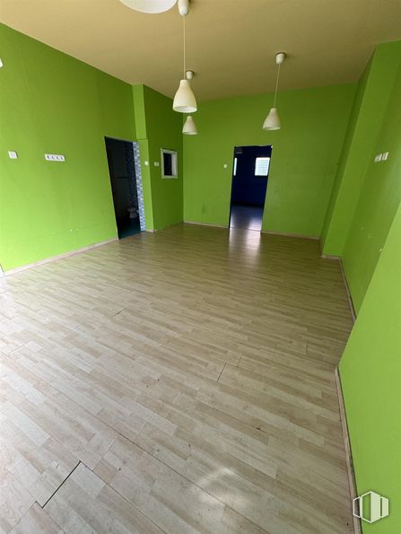 Local en alquiler en Calle Negritas, 11, Valdemoro, Madrid, 28342 con lámpara, alumbrado, puerta, propiedad, edificio, madera, suelos, accesorio, suelo y hall alrededor