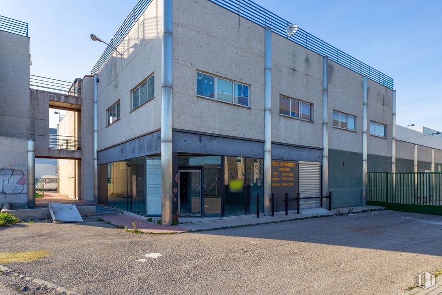 Retail for sale at Calle Río Bembézar, 8, Getafe, Madrid, 28906 with window, building, wall, facade, architecture, urban design, composite material, commercial building, concrete and building material around