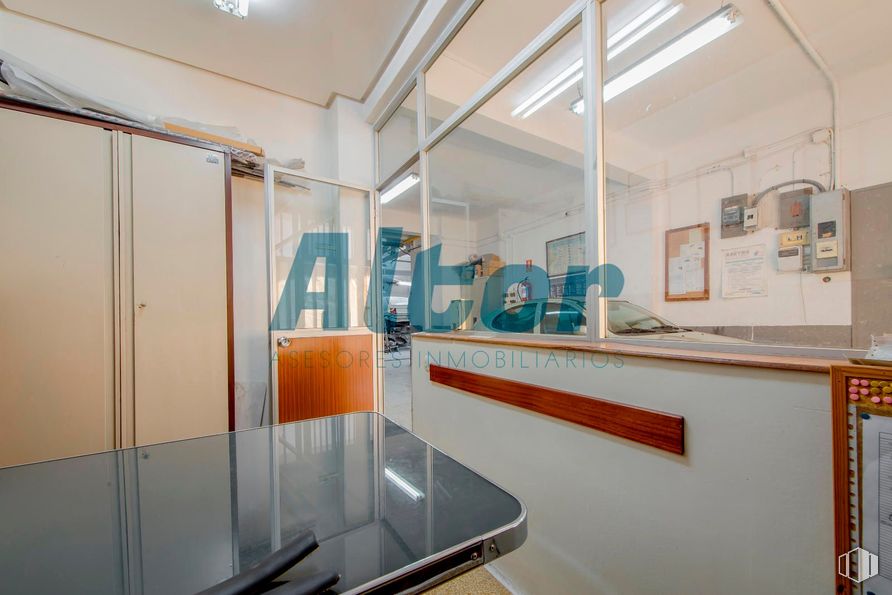 Local en venta en Calle Matilde Landa, Tetuán, Madrid, 28029 con propiedad, edificio, interiorismo, casa, accesorio, madera, suelo, suelos, línea y techo alrededor