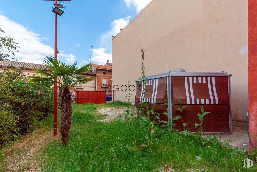 Local en venta en Calle Real, Yunquera de Henares, Guadalajara, 19210 con nube, planta, cielo, edificio, lote de terreno, luz de la calle, ventana, hierba, inmobiliario y madera alrededor