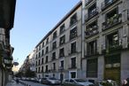 Retail for sale at Calle Valverde, Centro, Madrid, 28004 with car, building, land vehicle, property, sky, tire, window, vehicle, wheel and infrastructure around