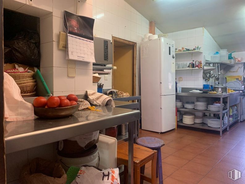 Retail for sale at Calles Azas, 29, Patones, Madrid, 28189 with refrigerator, stool, tableware, furniture, table, shelf, interior design, shelving, building and flooring around