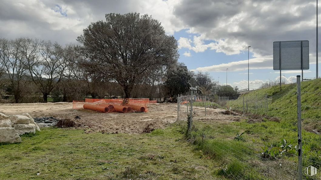 Suelo en venta en Calle Albaricoque, Alpedrete, Madrid, 28430 con camión, nube, planta, cielo, comunidad de plantas, ecorregión, paisaje natural, árbol, lote de tierra y pastizal alrededor