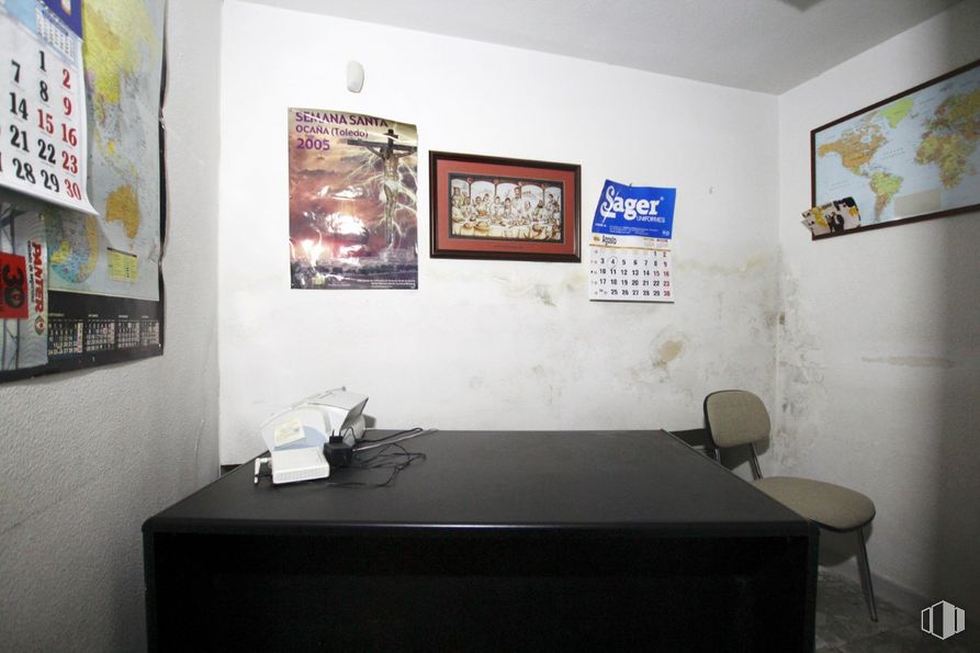 Retail for sale & for rent at Calle Rufino Blanco, Guadalajara, 19002 with picture frame, chair, table, property, building, interior design, wall, art, desk and event around