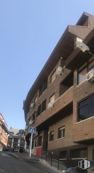 Local en venta en Calle Oliva, Las Rozas de Madrid, Madrid, 28230 con ventana, cielo, edificio, diseño urbano, condominio, barrio, bloque de pisos, zona residencial, edificio comercial y fachada alrededor