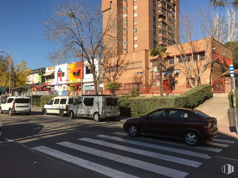 Local en venta en Calle Nuestra Señora de la Luz, 118, La Latina, Madrid, 28047 con camioneta, coche, edificio, rueda, neumático, vehículo terrestre, vehículo, planta, cielo y infraestructura alrededor