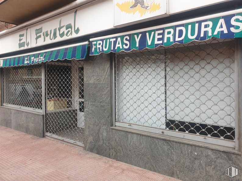 Retail for sale & for rent at Calle Eras, 4, Ávila, 05002 with fixture, facade, real estate, font, signage, metal, composite material, advertising, gas and logo around