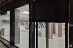 Retail for rent at Calle Sevilla, 1, Alcorcón, Madrid, 28922 with door, flooring, interior design, floor, glass, metal, ceiling, silver, transparency and design around