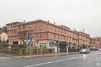 Retail for rent at Avenida Vía Roma, Segovia, 40003 with building, plant, sky, window, street light, car, vehicle, urban design, asphalt and road surface around