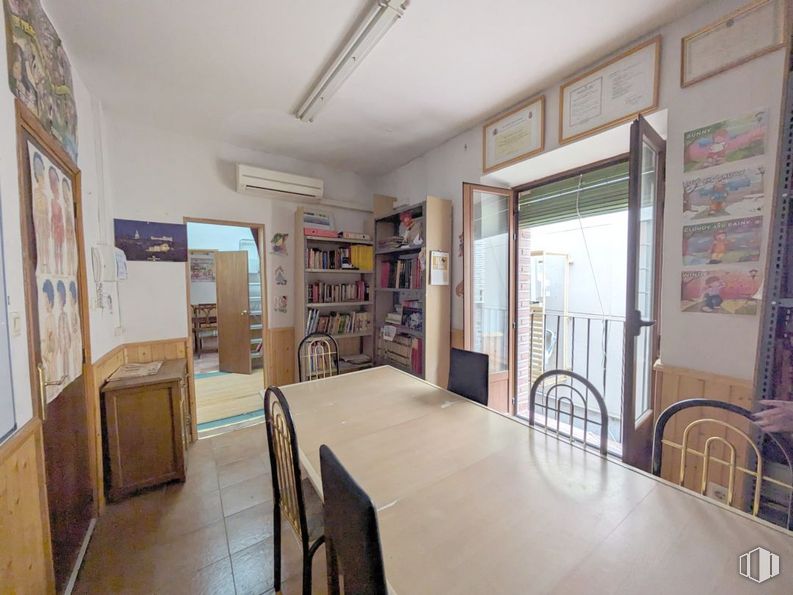 Office for rent at Zona casco histórico, Toledo, 45002 with table top, bookcase, door, furniture, table, picture frame, chair, fixture, wood and window around