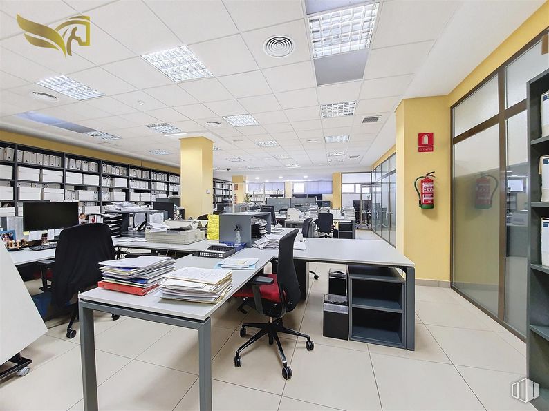 Office for sale at Calle Vega, Torrijos, Toledo, 45500 with desk, chair, computer monitor, table, furniture, office chair, computer desk, interior design, building and bookcase around