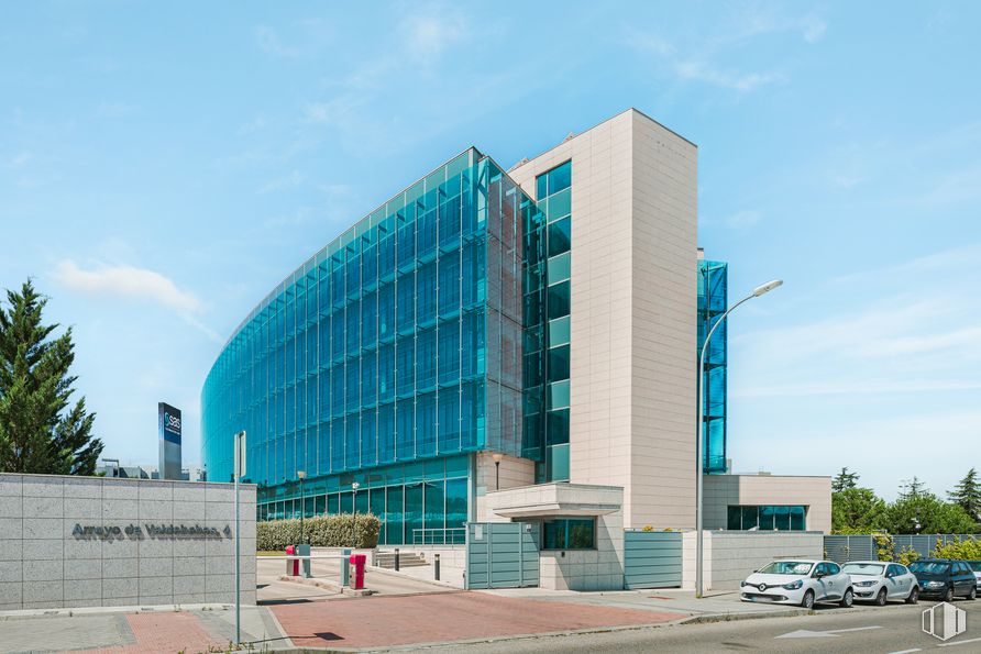 Oficina en alquiler en Aquamarina, Calle Arroyo Valdebebas, 4 , Hortaleza, Madrid, 28050 con coche, edificio, nube, cielo, árbol, arquitectura, rueda, diseño urbano, bloque de torres y casa alrededor