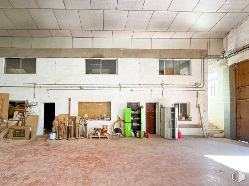 Industrial for sale at Calle Timanfaya, Humanes de Madrid, Madrid, 28970 with window, door, flooring, floor, wood, ceiling, lighting, composite material, hall and plywood around