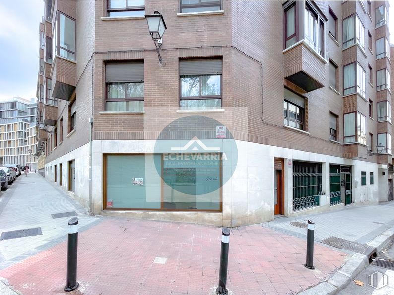 Local en alquiler en Calle Eduardo Benot, Moncloa - Aravaca, Madrid, 28008 con ventana, edificio, diseño urbano, accesorio, zona residencial, condominio, edificio comercial, propiedad material, bienes raíces y fachada alrededor