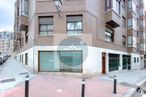 Local en alquiler en Calle Eduardo Benot, Moncloa - Aravaca, Madrid, 28008 con ventana, edificio, diseño urbano, accesorio, zona residencial, condominio, edificio comercial, propiedad material, bienes raíces y fachada alrededor