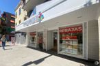 Retail for sale at Calle Alcalá, Ciudad Lineal, Madrid, 28027 with person, building, retail, facade, commercial building, tree, city, service, sky and mixed-use around