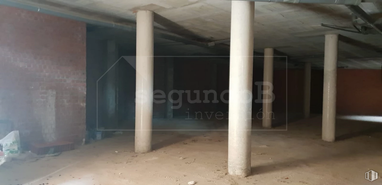 Local en venta en Zona Centro, Quintanar de la Orden, Toledo, 45800 con suelo, suelos, inmobiliario, material compuesto, madera, hall, techo, hormigón, material de construcción y evento alrededor