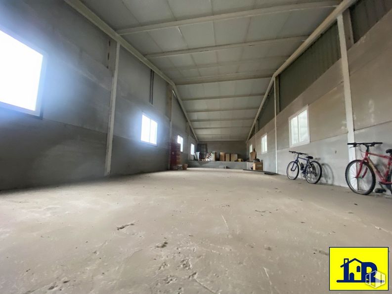 Industrial for sale at Polígono Sepes, Cuenca, 16004 with bicycle, tire, window, wheel, bicycle wheel rim, bicycle wheel, building, fixture, vehicle and asphalt around