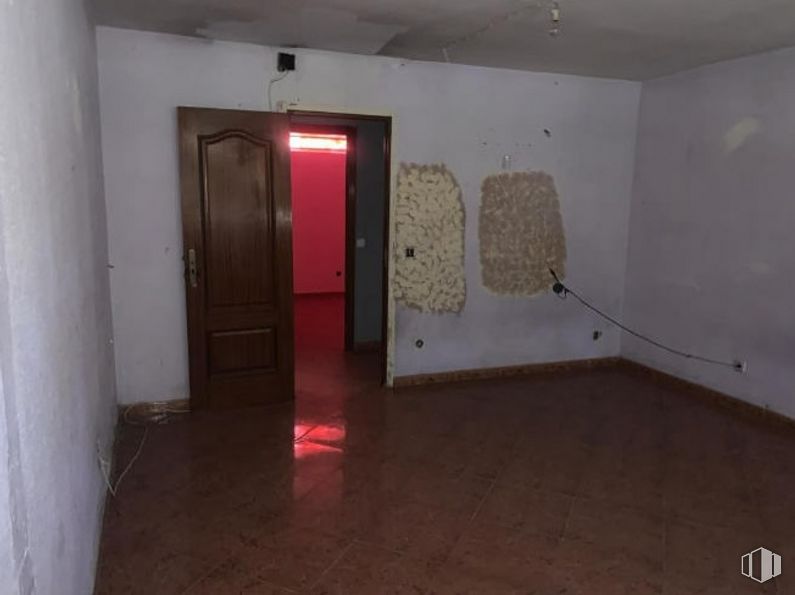 Oficina en alquiler y venta en Paseo María Droc, Villaverde, Madrid, 28021 con puerta, accesorio, suelo, piso, pasillo, madera, techo, yeso, hormigón y habitación alrededor