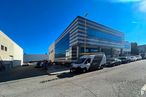 Office for sale at Calle Francisco Alonso, Alcalá de Henares, Madrid, 28806 with car, van, building, sky, wheel, tire, cloud, architecture, vehicle and asphalt around