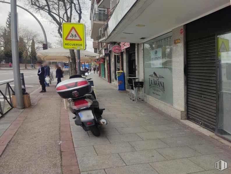 Local en venta en Calle General Ricardos, Carabanchel, Madrid, 28025 con persona, motocicleta, señal de tráfico, rueda, neumático, edificio, superficie de la carretera, vehículo, asfalto y modo de transporte alrededor