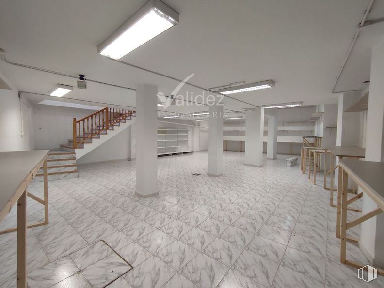 Retail for rent at Zona centro, El Escorial, Madrid, 28280 with lighting, furniture, property, fixture, hall, flooring, floor, wood, wall and building around