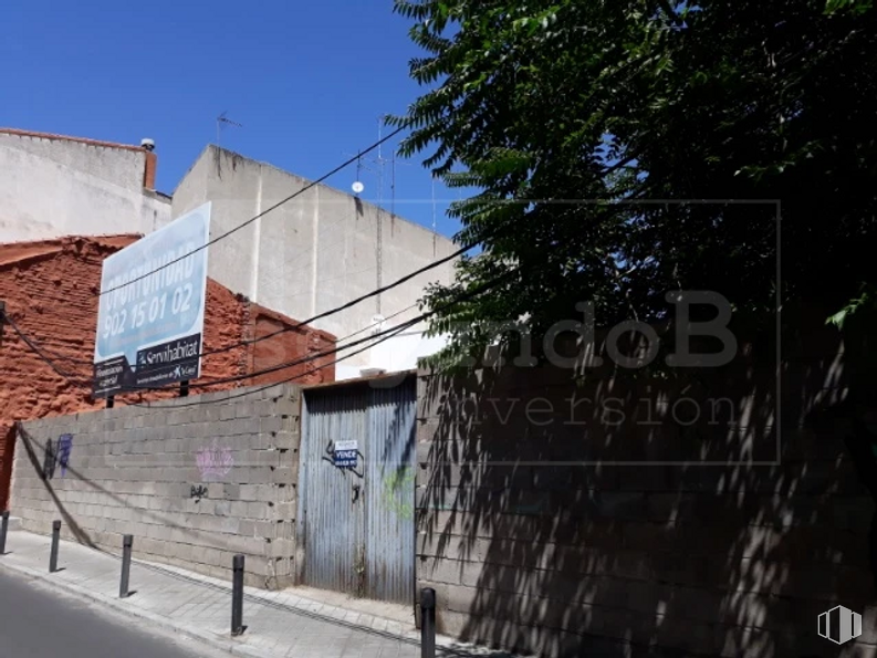 Land for sale at Calle San Andrés, 4, Talavera de la Reina, Toledo, 45600 with door, tree, sky, plant, brick, facade, brickwork, road surface, urban design and city around