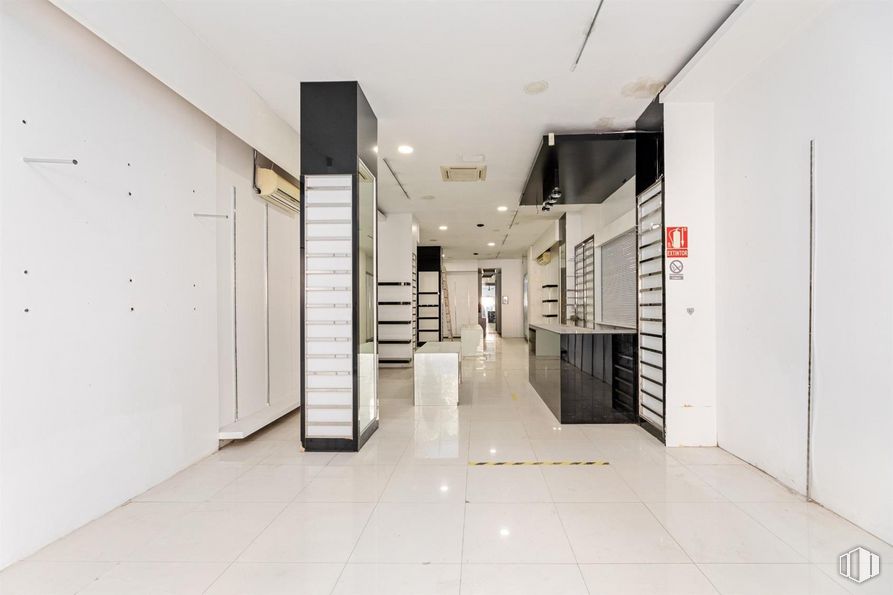 Local en venta en Zona Puerta Bonita, Carabanchel, Madrid, 28019 con ebanistería, accesorio, edificio, suelos, hall, vidrio, techo, espacio, aluminio y metal alrededor